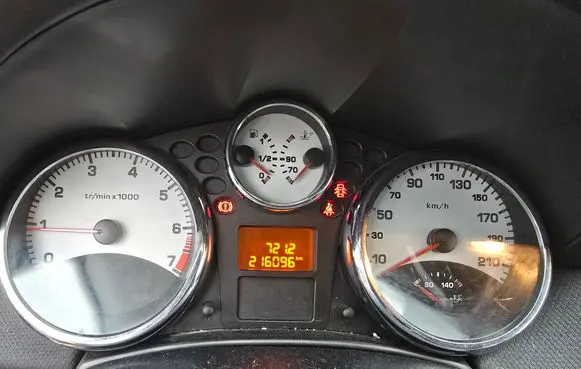 Peugeot 207 Speedometer (instrument cluster)