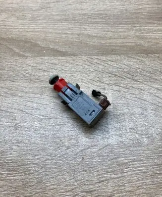 Opel Zafira A Brake pedal sensor switch 09185907