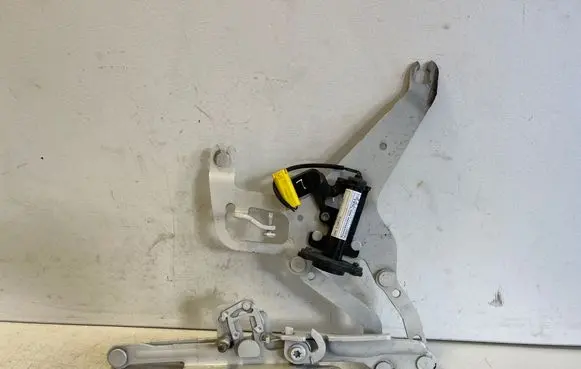 BMW X6 F16 Engine bonnet/hood hinges 17205310 7294529