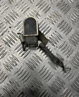 Headlight/headlamp level sensor