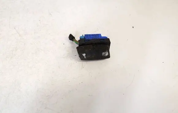 Volkswagen Touran I Central locking switch button 1t0962125