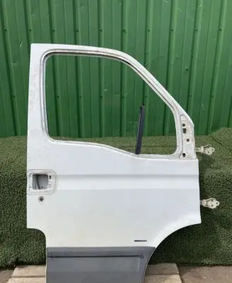 Iveco Daily 4th gen Front door 99460120