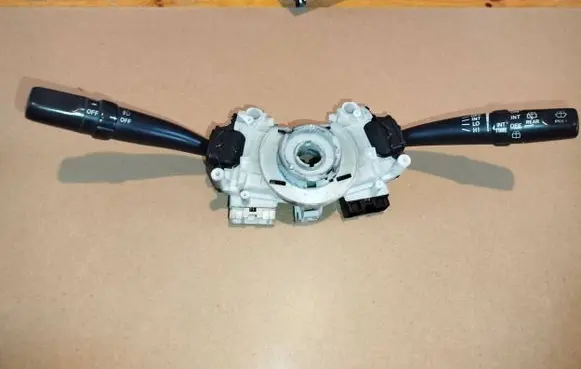 Toyota Avensis T220 Wiper turn signal indicator stalk/switch 96229005 17A089B