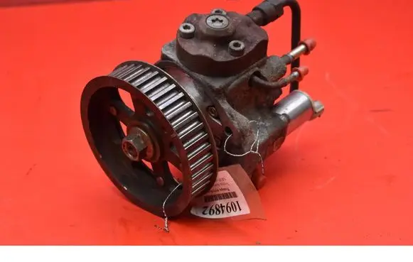 Toyota Avensis Verso Fuel injection high pressure pump 221000G010