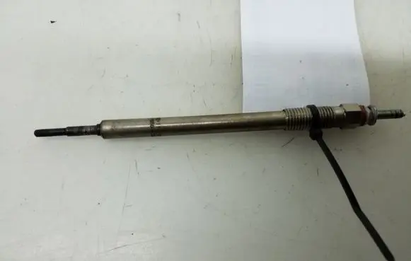 Toyota Corolla Verso AR10 Glow plug 1985026010