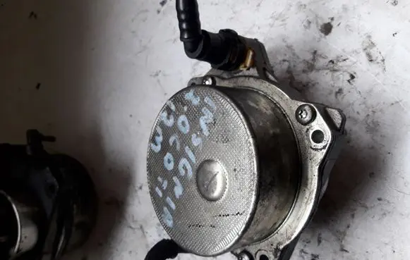 Opel Insignia A Vacuum pump