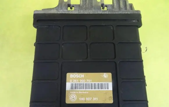 Volkswagen Golf III Engine control unit/module 0261200701 1H0907311