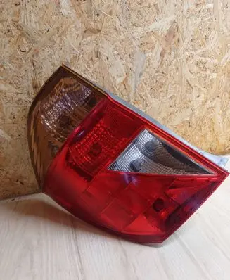 Honda FR-V Rear/tail lights E110927