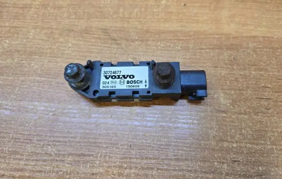 Volvo XC90 Airbag deployment crash/impact sensor 30724677 150609