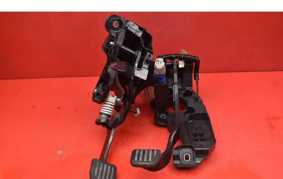 Ford Mondeo MK I Accelerator throttle pedal DG9C7B633JC