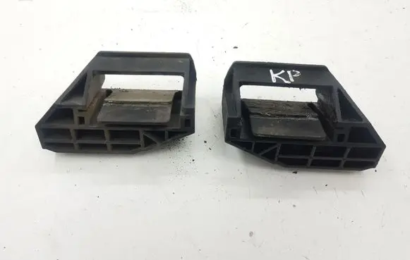 Radiator mount bracket