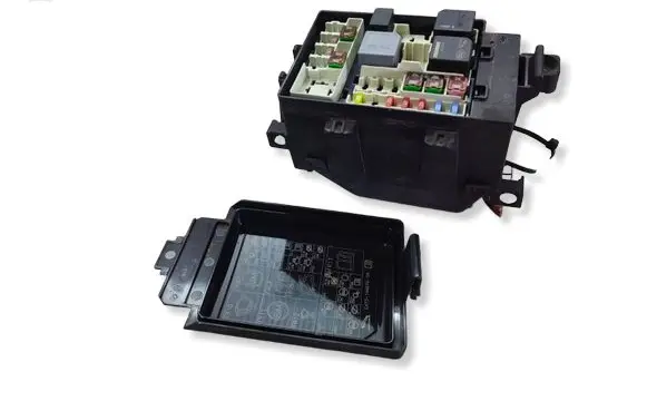 Jaguar XE Fuse box cover GX7314A076DA