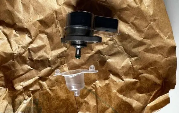 Mercedes-Benz E W211 Fuel pressure regulator 0281002241