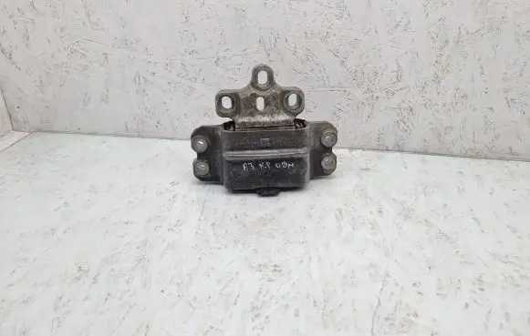 Engine mount bracket