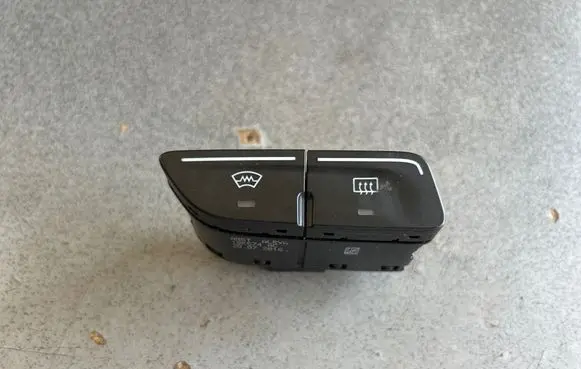 Ford Focus Windscreen/window heater switch 18K574AC