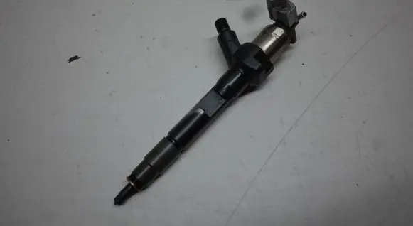 Mazda CX-7 Fuel injector R2AA13H50