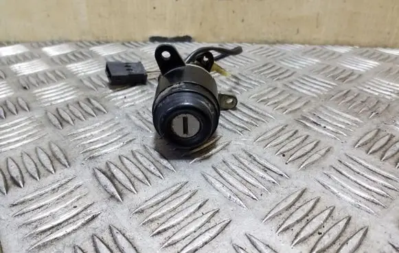 Audi 80 90 S2 B4 Tailgate exterior lock 