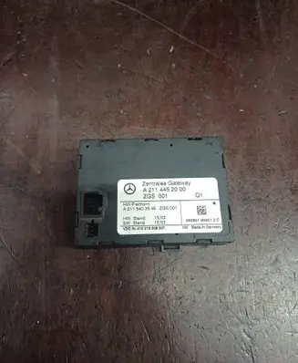 Mercedes-Benz E W211 Gateway control module A2114452000 A2115403545