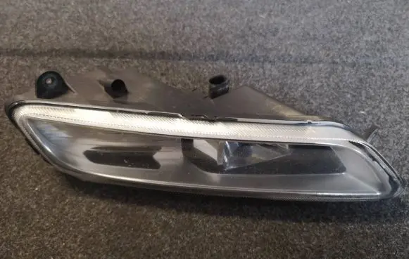 Volkswagen PASSAT B7 Front fog light 3AA941661E