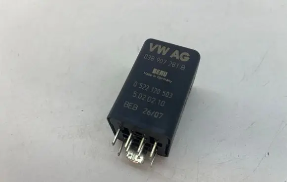 Volkswagen PASSAT B6 Glow plug pre-heat relay 038907281B