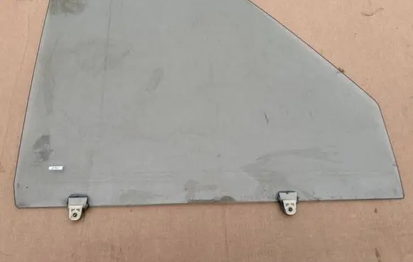 Nissan Patrol Y60 Front door window glass four-door 8030026J05
