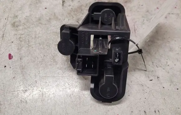 Volvo V40 Tail light bulb cover holder 31299833