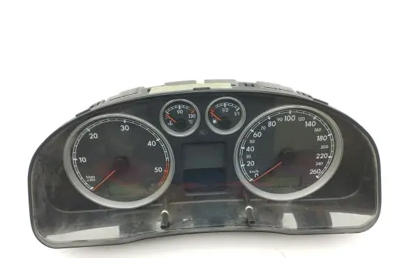 Volkswagen PASSAT B5.5 Speedometer (instrument cluster) 3B0920826A
