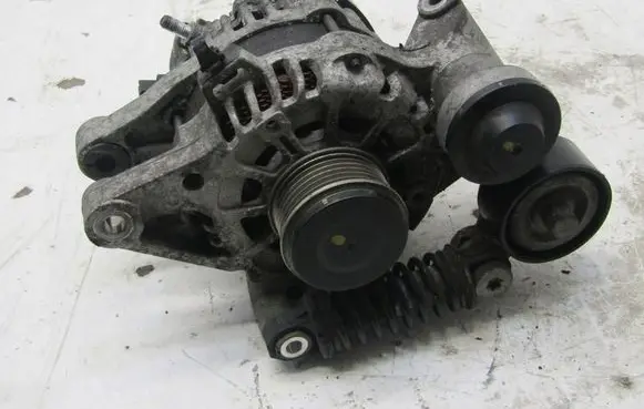 KIA Ceed Generator/alternator 37300-2U200