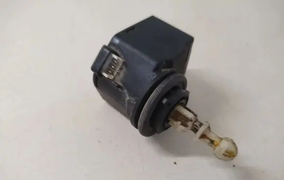 Mercedes-Benz Sprinter W906 Headlight level adjustment motor 00883000