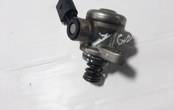 Skoda Octavia Mk3 (5E) Fuel injection high pressure pump 04E127027N