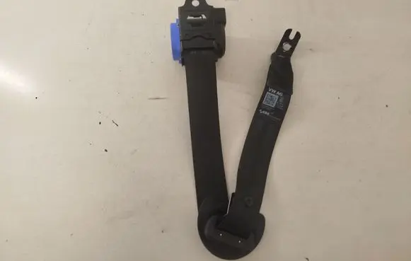 Rear seatbelt