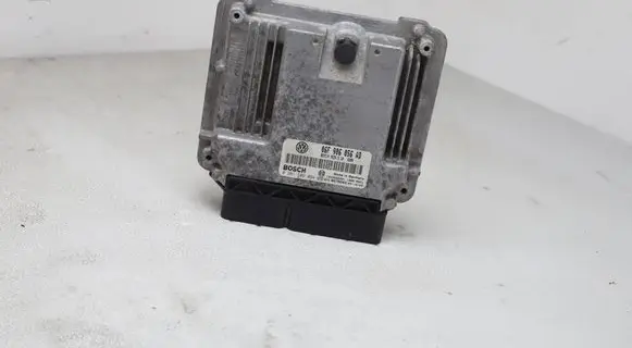 Volkswagen Golf V Engine control unit/module 06F906056AD 1039S06801 0261S02094
