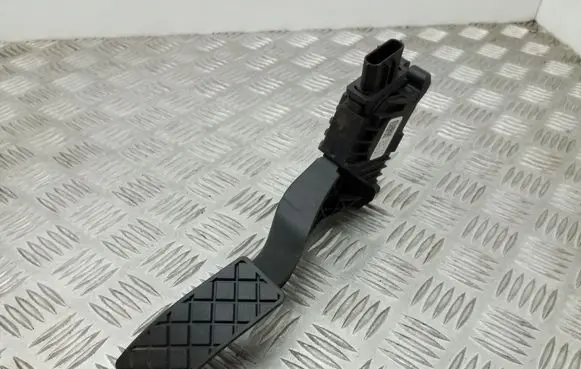 Volkswagen Golf VII Accelerator throttle pedal 5Q1723503F
