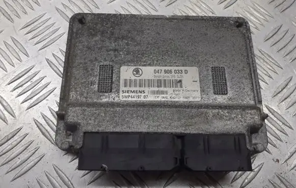 Skoda Fabia Mk1 (6Y) Engine control unit/module 047906033D