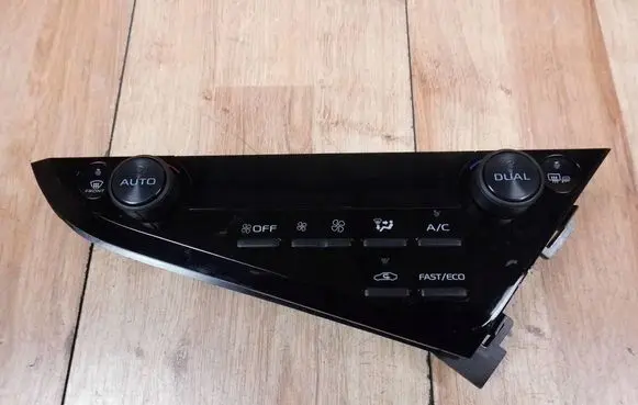 Toyota Camry VIII XV70 Climate control unit 5590033M80