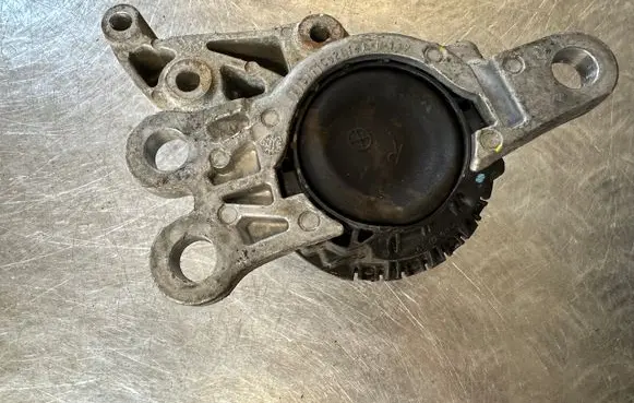 Nissan Qashqai Engine mount bracket 112114BA0A
