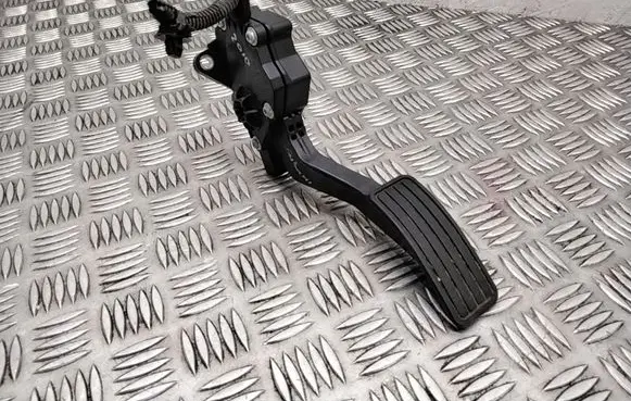 Subaru Forester SH Accelerator throttle pedal 36010AG140 1988007120