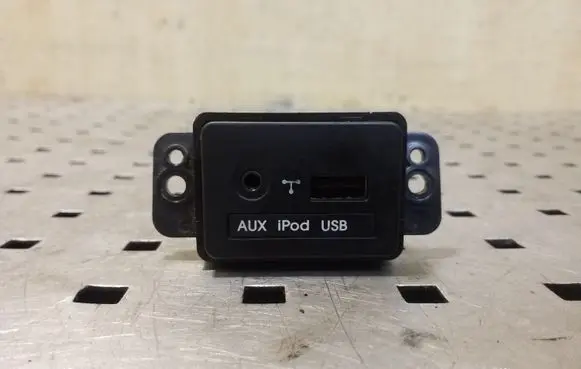 KIA Sorento AUX in-socket connector 