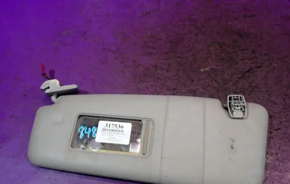 BMW 5 E60 E61 Sun visor 7066649