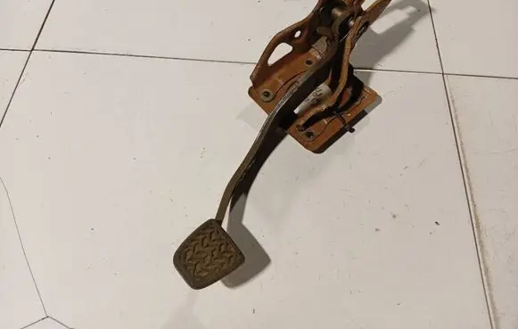 Toyota Avensis T250 Brake pedal 