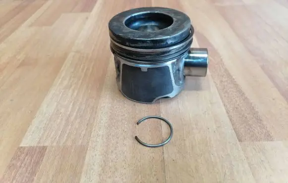 Renault Trafic II (X83) Piston 10653 1295 7701477819
