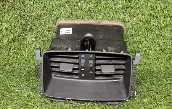 BMW 3 E92 E93 Rear air vent grill 6932023 64226932023