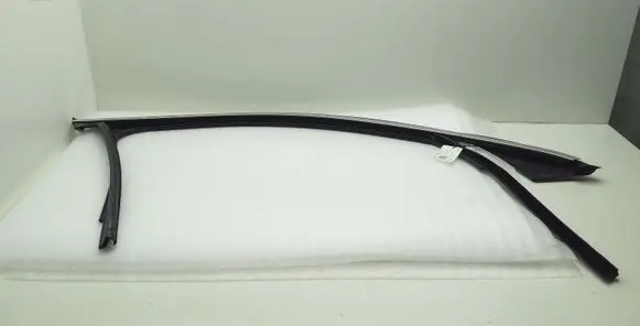 Mercedes-Benz GLC X253 C253 Rubber seal front door window/glass A2537257400