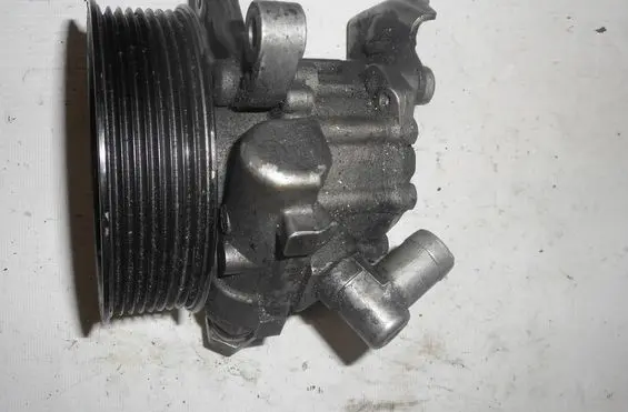 Mercedes-Benz ML W164 Power steering pump 