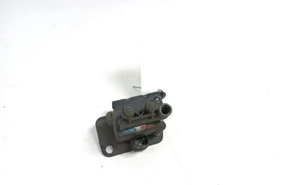 Mercedes-Benz CLS C218 X218 Air suspension valve block A2513200158