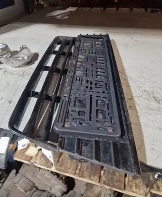 Ford Focus Front bumper upper radiator grill BM5117K945E
