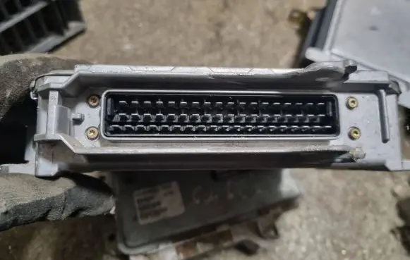 BMW 5 E34 Engine control unit/module 2244771 0281001175