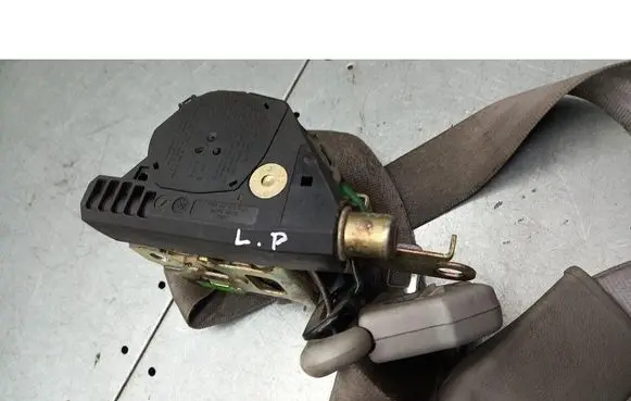 Mazda 626 Front seatbelt