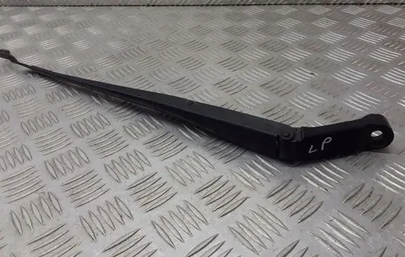 Toyota Auris 150 Front wiper blade arm