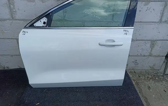 Ford Focus Front door